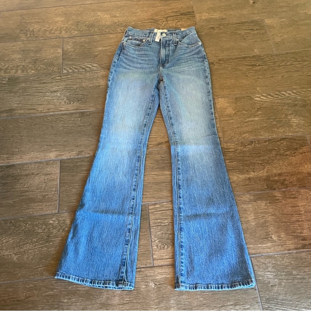 EUC - Madewell The Perfect Vintage Flare Jean in Pointview Wash NG339